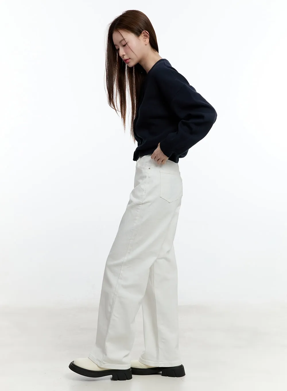 High-Waisted Wide-Fit Solid Trousers CM521